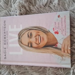 Sadie Robertson Book Live